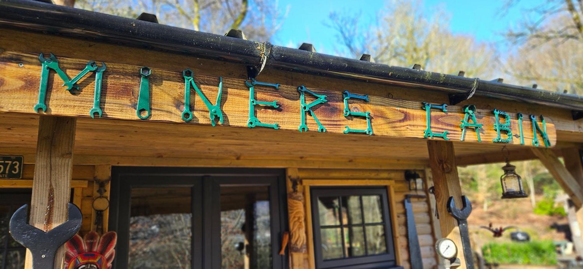 The Miners Log Lodge
